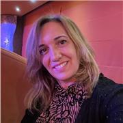 Soy una apasionada por la enseñanza con 12 años de experiencia impartiendo clases de inglés